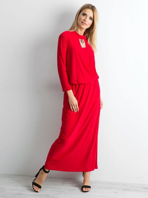 Czerwona sukienka maxi z wycięciem